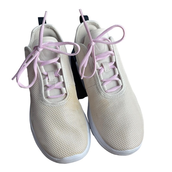 NIKE Air Max Women’s Beige Motion 2 Sneakers Size 8 AO0352-109 Running Shoes - Picture 2 of 8